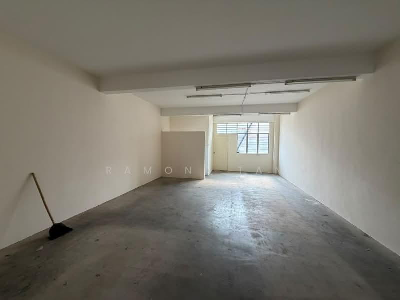 Shop for Sale in Taman Semabok Perdana (Semabok) - Ramona Tan - Interior - PropertyGuru.com.my