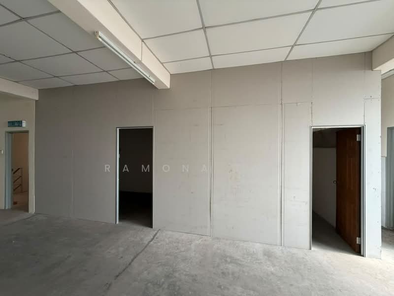 Shop for Sale in Taman Semabok Perdana (Semabok) - Ramona Tan - Interior - PropertyGuru.com.my