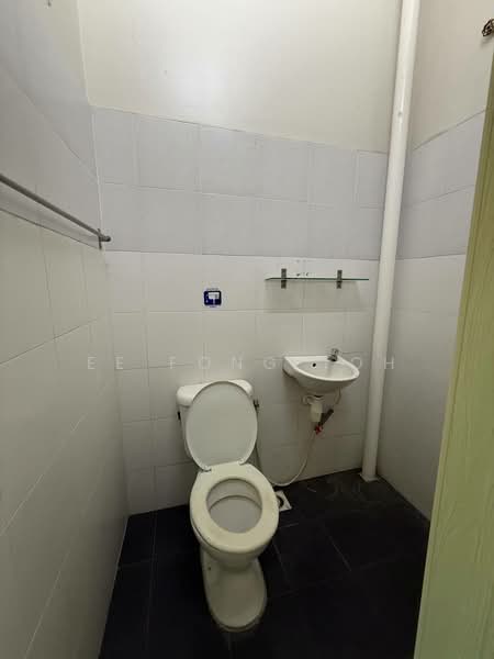 Rumah Teres 2-Tingkat untuk Dijual di Taman Scientex Senai (Senai) - Ee Fong Toh - Bathroom - PropertyGuru.com.my