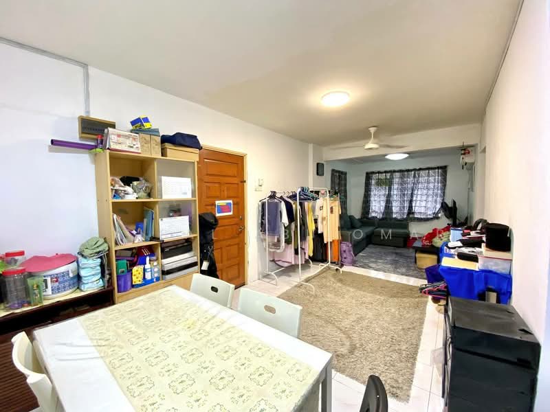 Pangsapuri untuk Dijual di saujana apartment - Faisal Abu Omar - Living Room - PropertyGuru.com.my