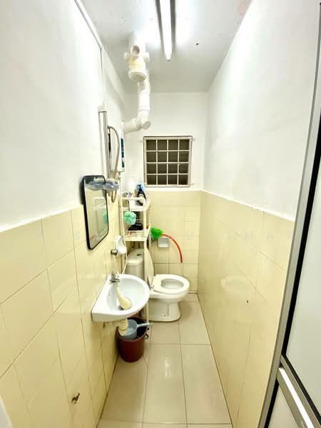 Pangsapuri untuk Dijual di saujana apartment - Faisal Abu Omar - Bathroom - PropertyGuru.com.my
