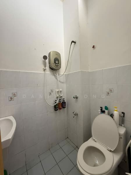 Rumah Teres 2-Tingkat untuk Dijual di Taman Setia Indah (Tebrau) - Daniel Yong - Bathroom - PropertyGuru.com.my