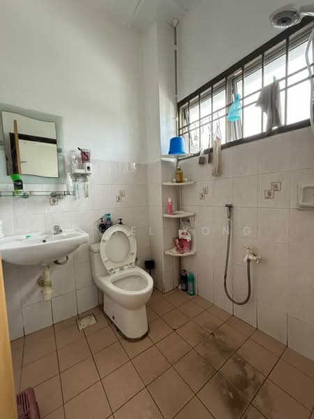 Rumah Teres 2-Tingkat untuk Dijual di Taman Setia Indah (Tebrau) - Daniel Yong - Bathroom - PropertyGuru.com.my