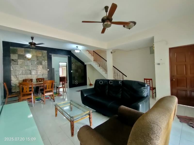 Rumah Teres 2-Tingkat untuk Disewa di Bukit Rimau (Shah Alam) - YS Lock - Living Room - PropertyGuru.com.my