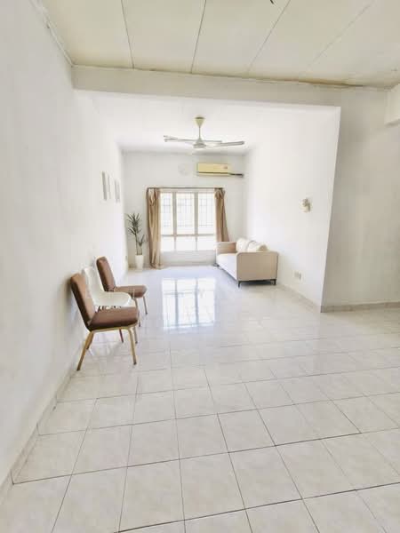 Pangsapuri untuk Disewa di Pangsapuri Seroja - Erin Yusof - Living Room - PropertyGuru.com.my