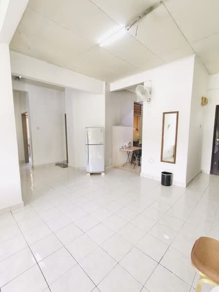 Pangsapuri untuk Disewa di Pangsapuri Seroja - Erin Yusof - Living Room - PropertyGuru.com.my