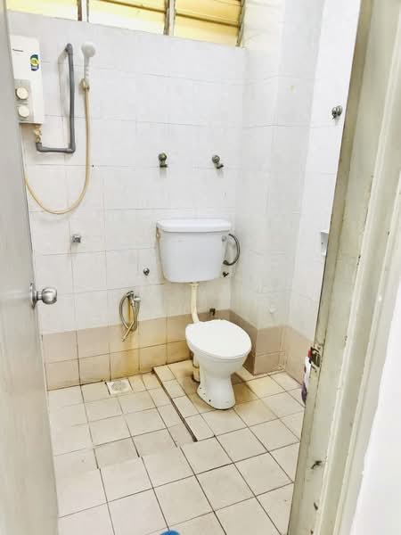 Pangsapuri untuk Disewa di Pangsapuri Seroja - Erin Yusof - Bathroom - PropertyGuru.com.my