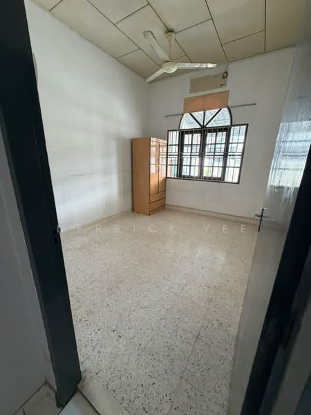 1-storey Terraced House for Rent in Taman Seri Wangsa (Batu Berendam) - Derrick Yee - Bedroom - PropertyGuru.com.my