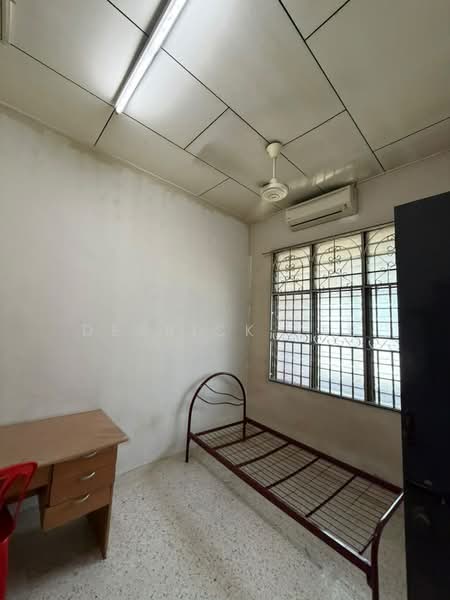 1-storey Terraced House for Rent in Taman Seri Wangsa (Batu Berendam) - Derrick Yee - Bedroom - PropertyGuru.com.my