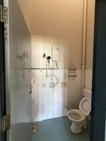 1-storey Terraced House for Rent in Taman Seri Wangsa (Batu Berendam) - Derrick Yee - Bathroom - PropertyGuru.com.my
