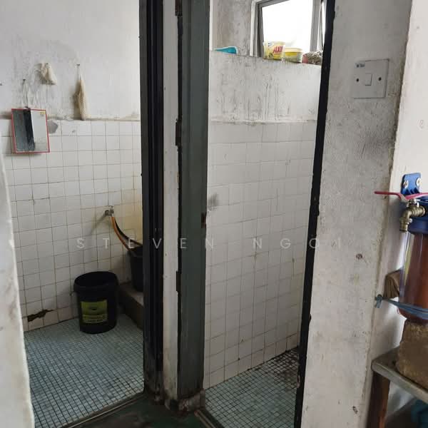 Shop / Office untuk Dijual di Taman Desa Harmoni (Masai) - Steven Ngoi - Bathroom - PropertyGuru.com.my