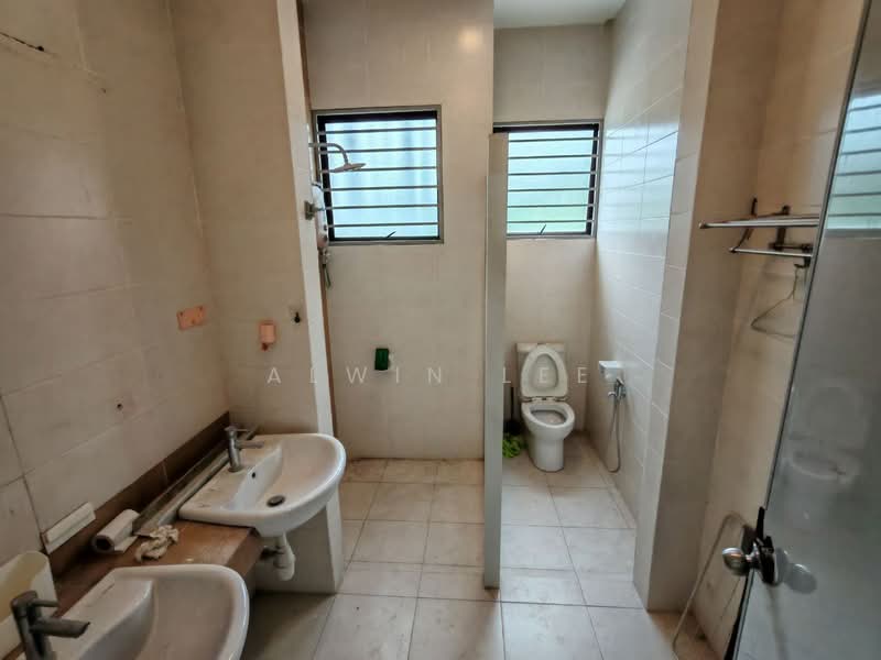 Rumah Teres 2-Tingkat untuk Disewa di Shah Alam (Selangor) - Alwin Lee - Bathroom - PropertyGuru.com.my