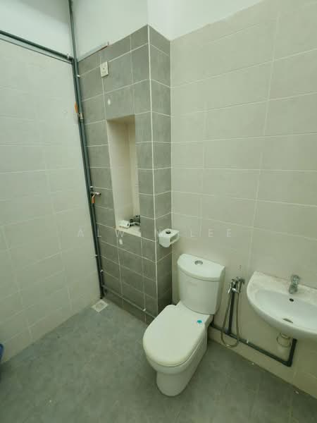 Rumah Teres 2-Tingkat untuk Disewa di Shah Alam (Selangor) - Alwin Lee - Bathroom - PropertyGuru.com.my
