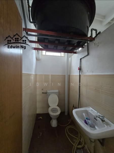 Shop for Sale in Bandar Parit Buntar (Parit Buntar) - Edwin Ng - Bathroom - PropertyGuru.com.my