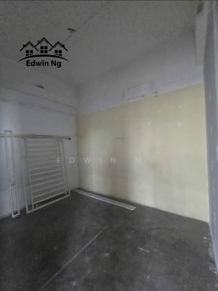 Shop for Sale in Bandar Parit Buntar (Parit Buntar) - Edwin Ng - Interior - PropertyGuru.com.my