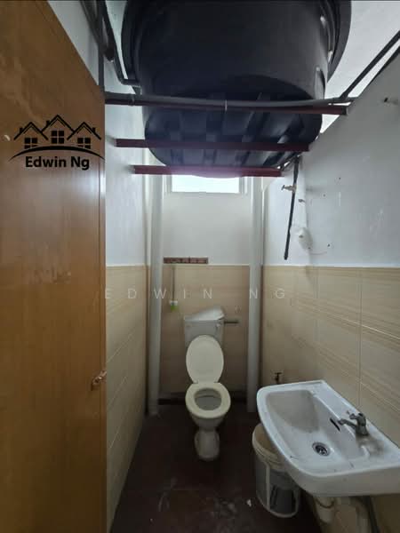 Shop for Sale in Bandar Parit Buntar (Parit Buntar) - Edwin Ng - Bathroom - PropertyGuru.com.my