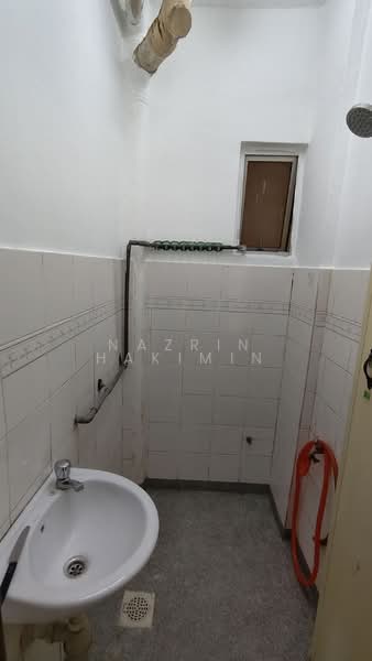 Apartment for Sale at Astana Alam Apartment 2 - Nazrin Hakimin - Bathroom - PropertyGuru.com.my