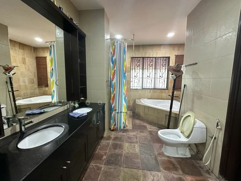 Rumah Teres 2-Tingkat untuk Dijual di Bukit Rahman Putra (Sungai Buloh) - Peggy Yong - Bathroom - PropertyGuru.com.my