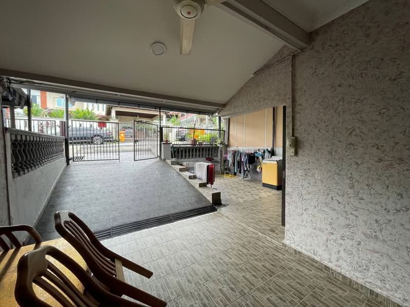 Rumah Teres 1-Tingkat untuk Dijual di Seksyen 2 (Shah Alam) - Ashraff Daniel - Car Park - PropertyGuru.com.my
