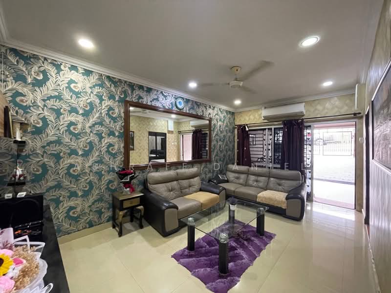 Rumah Teres 1-Tingkat untuk Dijual di Seksyen 2 (Shah Alam) - Ashraff Daniel - Living Room - PropertyGuru.com.my
