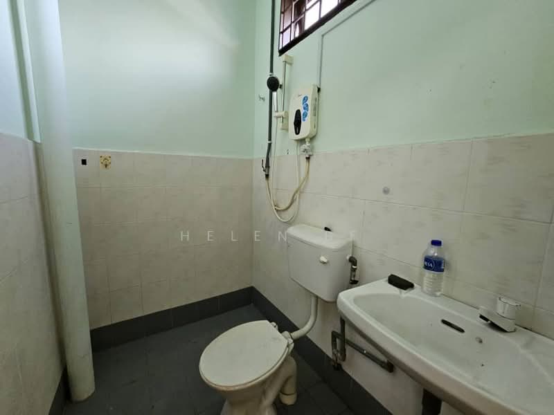Terraced House for Sale in Bukit Beruang (Bukit Baru) - Helen BF - Bathroom - PropertyGuru.com.my