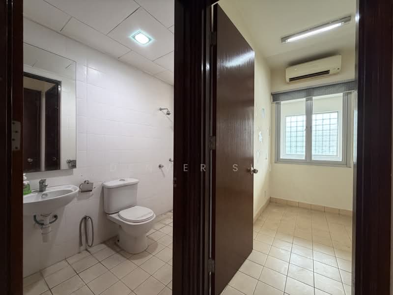Rumah Teres 2.5-Tingkat untuk Dijual di Taman Bukit Mandarina (Cheras) - Denver Sin - Bathroom - PropertyGuru.com.my