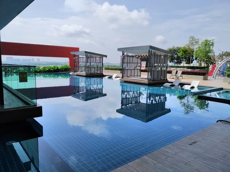 Kediaman Servis untuk Dijual di D'Aman Residences @ Puchong - CK Chieng - Pool - PropertyGuru.com.my
