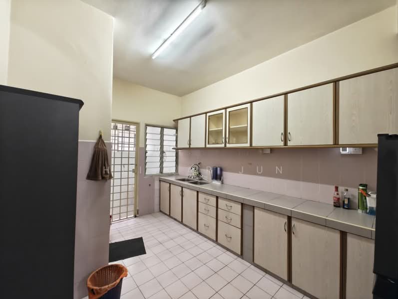 Rumah Teres untuk Dijual di Bandar Sungai Long (Selangor) - Hei Kar Jun - Kitchen - PropertyGuru.com.my