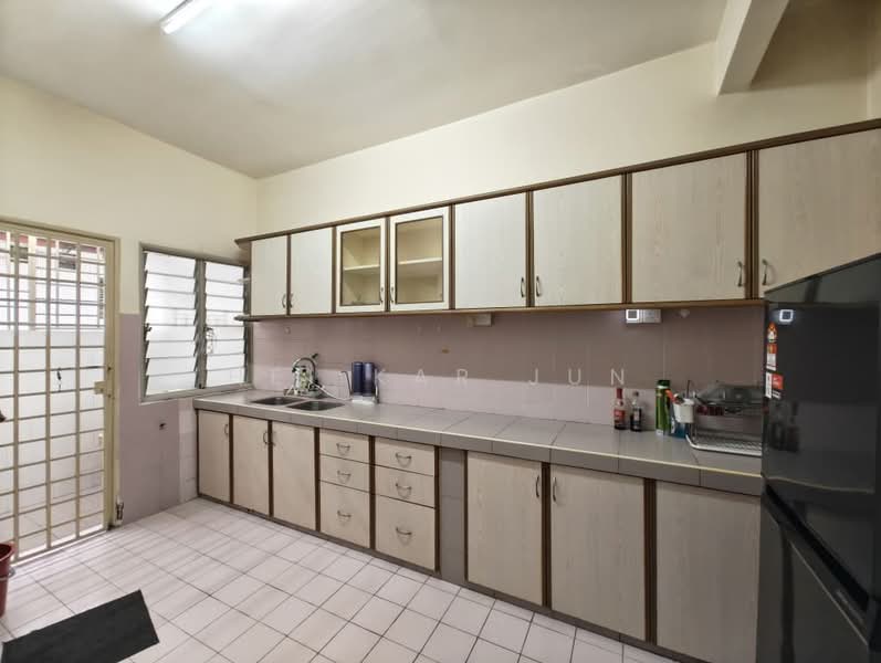 Rumah Teres untuk Dijual di Bandar Sungai Long (Selangor) - Hei Kar Jun - Kitchen - PropertyGuru.com.my