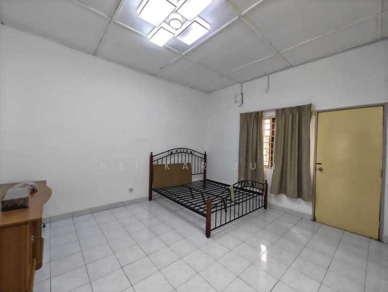 Rumah Teres untuk Dijual di Bandar Sungai Long (Selangor) - Hei Kar Jun - Bedroom - PropertyGuru.com.my