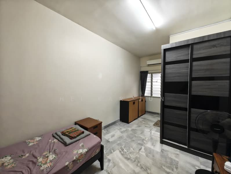 Rumah Teres untuk Dijual di Bandar Sungai Long (Selangor) - Hei Kar Jun - Bedroom - PropertyGuru.com.my