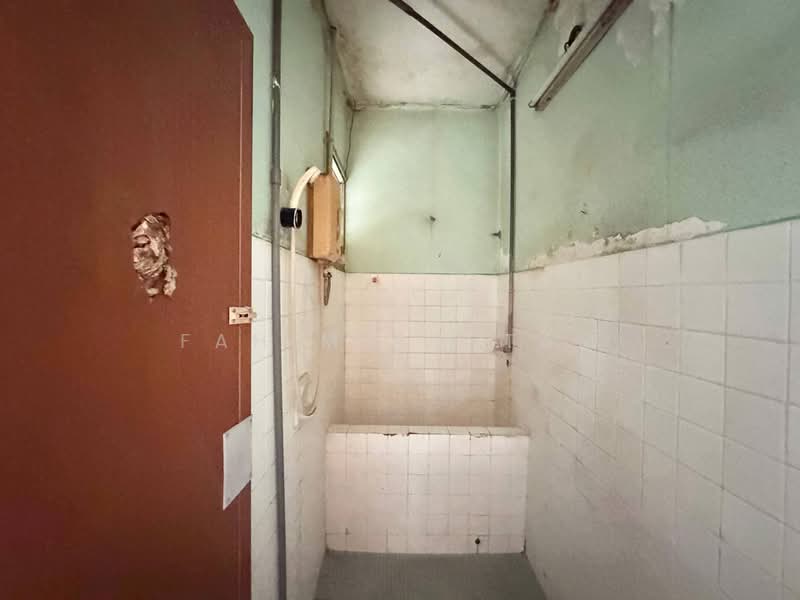 Rumah Teres 1-Tingkat untuk Dijual di Kelana Jaya (Petaling Jaya) - Fahim Rustam - Bathroom - PropertyGuru.com.my