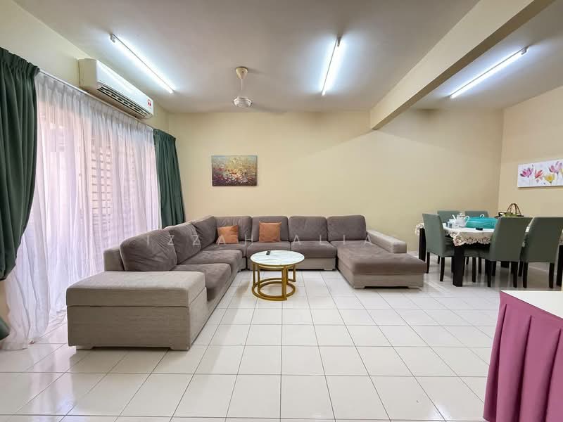 Rumah Teres 2-Tingkat untuk Dijual di Alam Suria (Puncak Alam) - Izzah Alias - Living Room - PropertyGuru.com.my