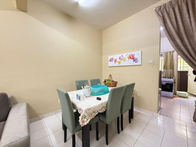 Rumah Teres 2-Tingkat untuk Dijual di Alam Suria (Puncak Alam) - Izzah Alias - Dining Room - PropertyGuru.com.my