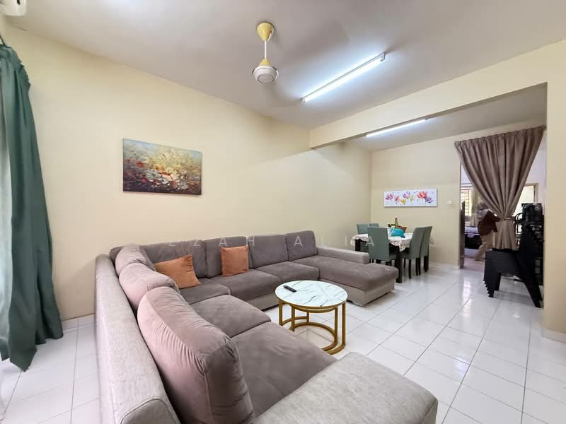 Rumah Teres 2-Tingkat untuk Dijual di Alam Suria (Puncak Alam) - Izzah Alias - Living Room - PropertyGuru.com.my