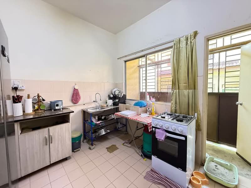 Rumah Teres 2-Tingkat untuk Dijual di Alam Suria (Puncak Alam) - Izzah Alias - Kitchen - PropertyGuru.com.my