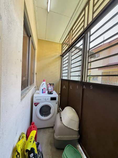 Rumah Teres 2-Tingkat untuk Dijual di Alam Suria (Puncak Alam) - Izzah Alias - Balcony - PropertyGuru.com.my