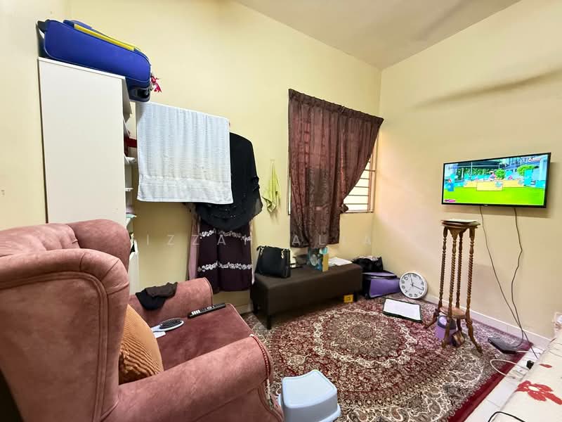 Rumah Teres 2-Tingkat untuk Dijual di Alam Suria (Puncak Alam) - Izzah Alias - Living Room - PropertyGuru.com.my