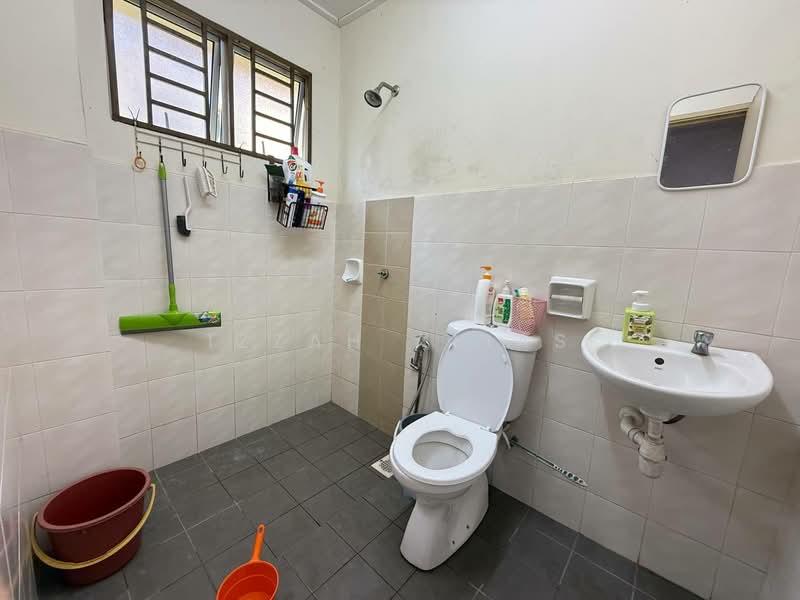 Rumah Teres 2-Tingkat untuk Dijual di Alam Suria (Puncak Alam) - Izzah Alias - Bathroom - PropertyGuru.com.my