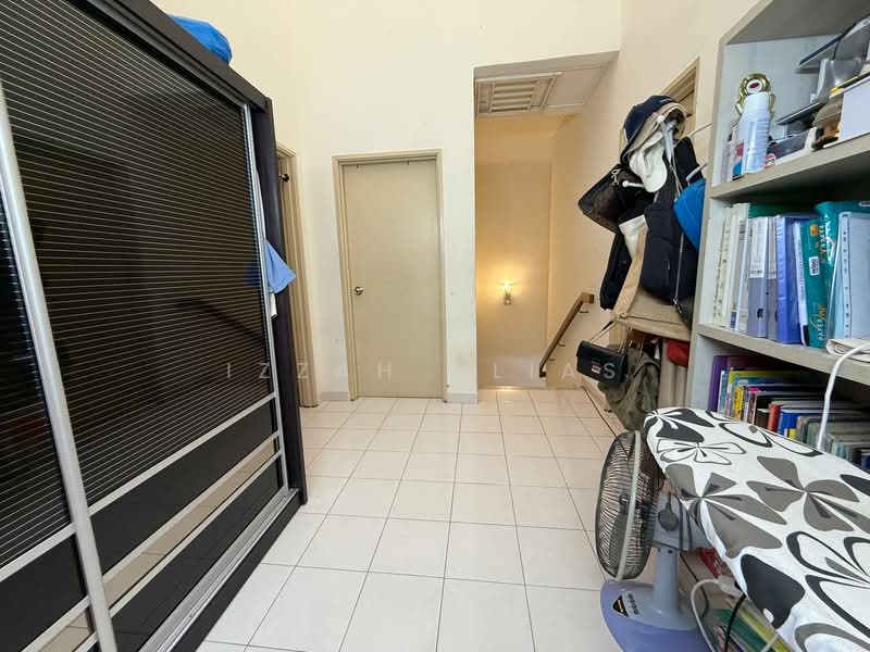 Rumah Teres 2-Tingkat untuk Dijual di Alam Suria (Puncak Alam) - Izzah Alias - Corridor - PropertyGuru.com.my