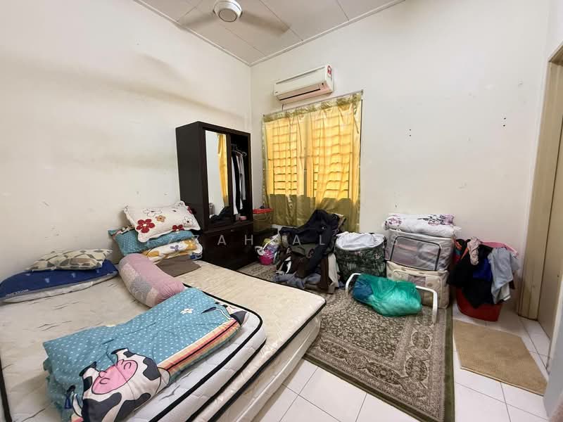 Rumah Teres 2-Tingkat untuk Dijual di Alam Suria (Puncak Alam) - Izzah Alias - Bedroom - PropertyGuru.com.my