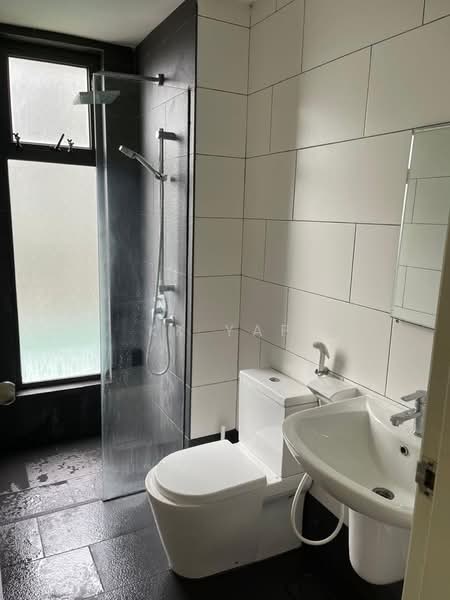 Servis Apartment untuk Disewa di Univ 360 Place - KK Yap - Bathroom - PropertyGuru.com.my