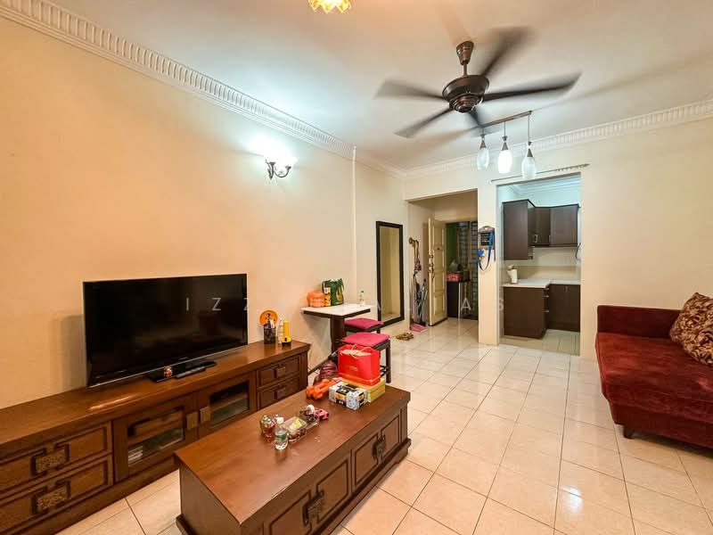 Pangsapuri untuk Dijual di Pangsapuri Permai Puteri - Izzah Alias - Living Room - PropertyGuru.com.my