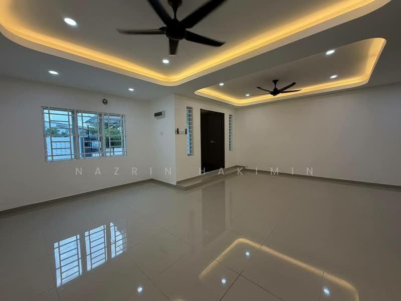 Rumah Teres 2-Tingkat untuk Dijual di Taman Setia (Klang) - Nazrin Hakimin - Living Room - PropertyGuru.com.my