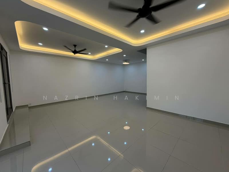 Rumah Teres 2-Tingkat untuk Dijual di Taman Setia (Klang) - Nazrin Hakimin - Living Room - PropertyGuru.com.my