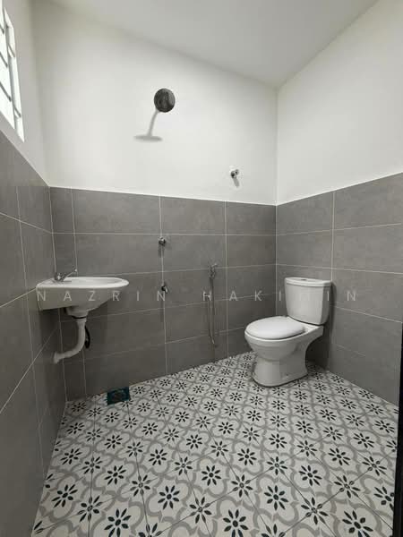 Rumah Teres 2-Tingkat untuk Dijual di Taman Setia (Klang) - Nazrin Hakimin - Bathroom - PropertyGuru.com.my