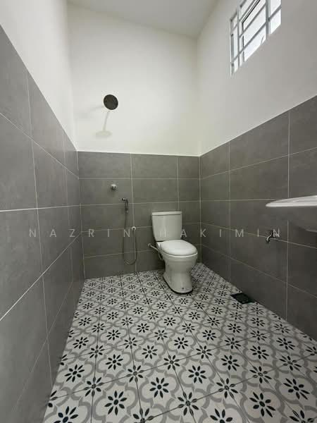 Rumah Teres 2-Tingkat untuk Dijual di Taman Setia (Klang) - Nazrin Hakimin - Bathroom - PropertyGuru.com.my
