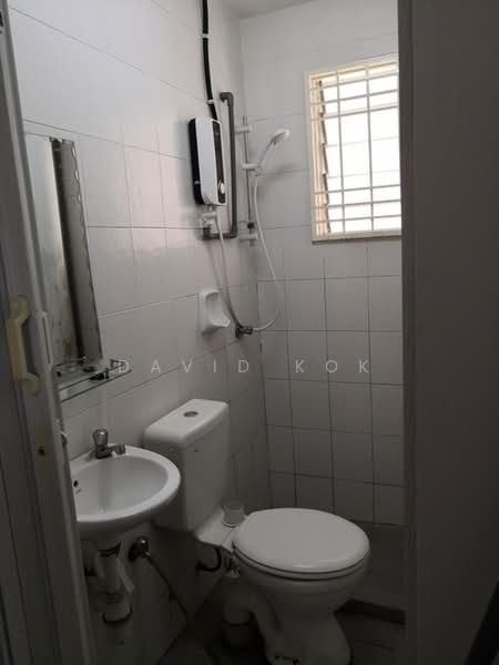 Pangsapuri untuk Dijual di Kemuning Aman - David Kok - Bathroom - PropertyGuru.com.my