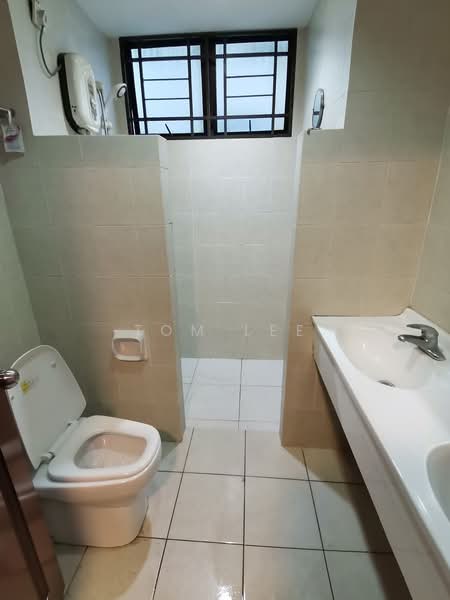 Kondominium untuk Dijual di Casa Tropicana - Tom Lee - Bathroom - PropertyGuru.com.my