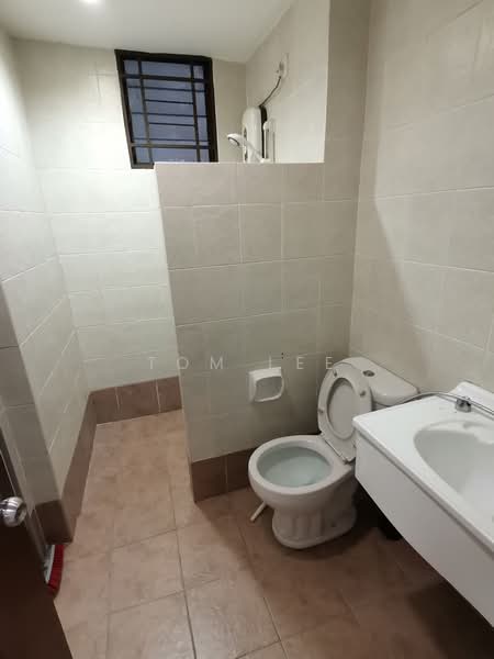 Kondominium untuk Dijual di Casa Tropicana - Tom Lee - Bathroom - PropertyGuru.com.my